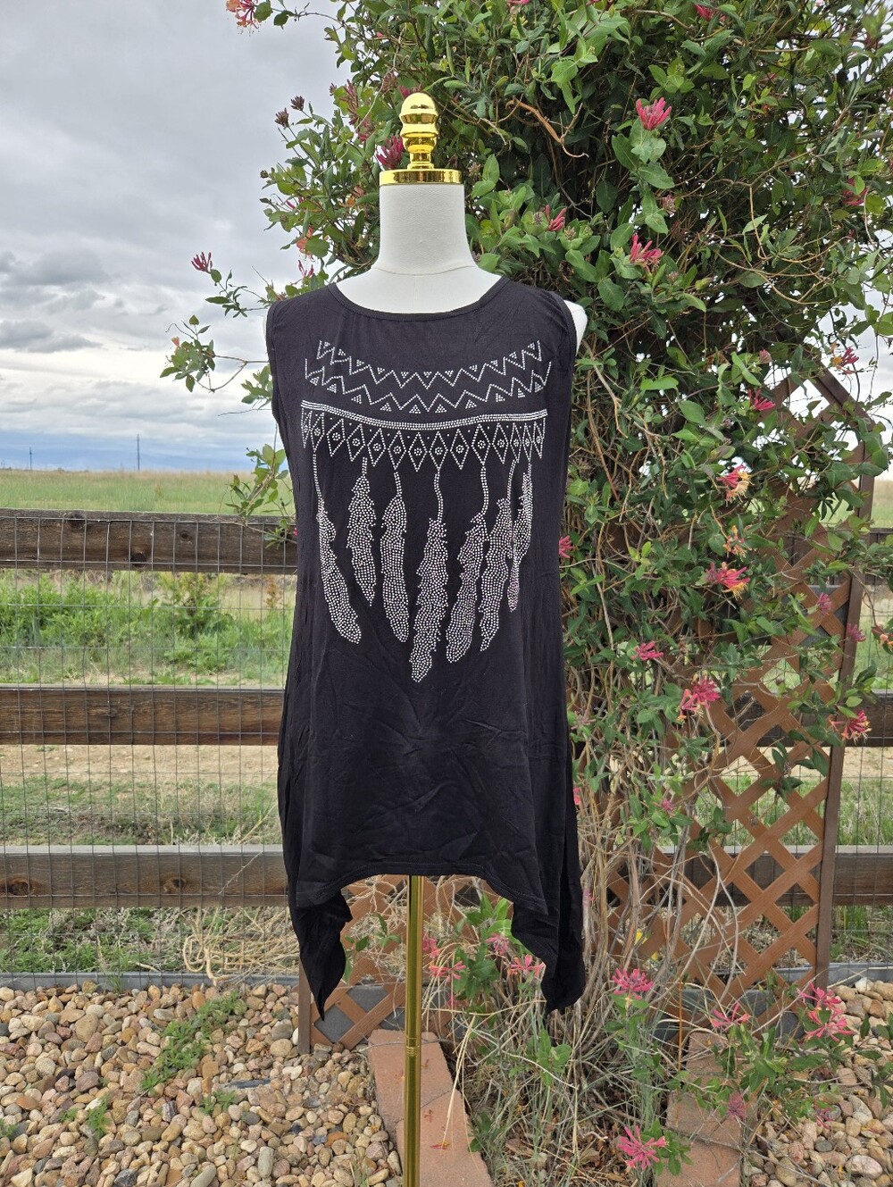 NWT SHINY Women's Sleeveless Black Feather Graphic Tunic Top Blouse ONE SIZE